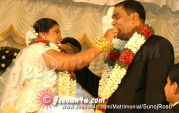 Sunoj Rosu Wedding Photo Kanjirappally
